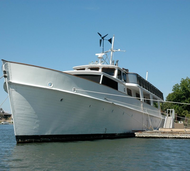 Yacht DEANNA, Ventnor Boat Works CHARTERWORLD Luxury Superyacht Charters